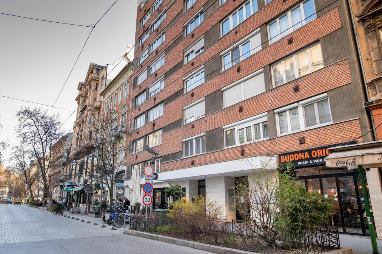 N28 Studio Apartment In Andrassy Boulevard. ブダペスト エクステリア 写真